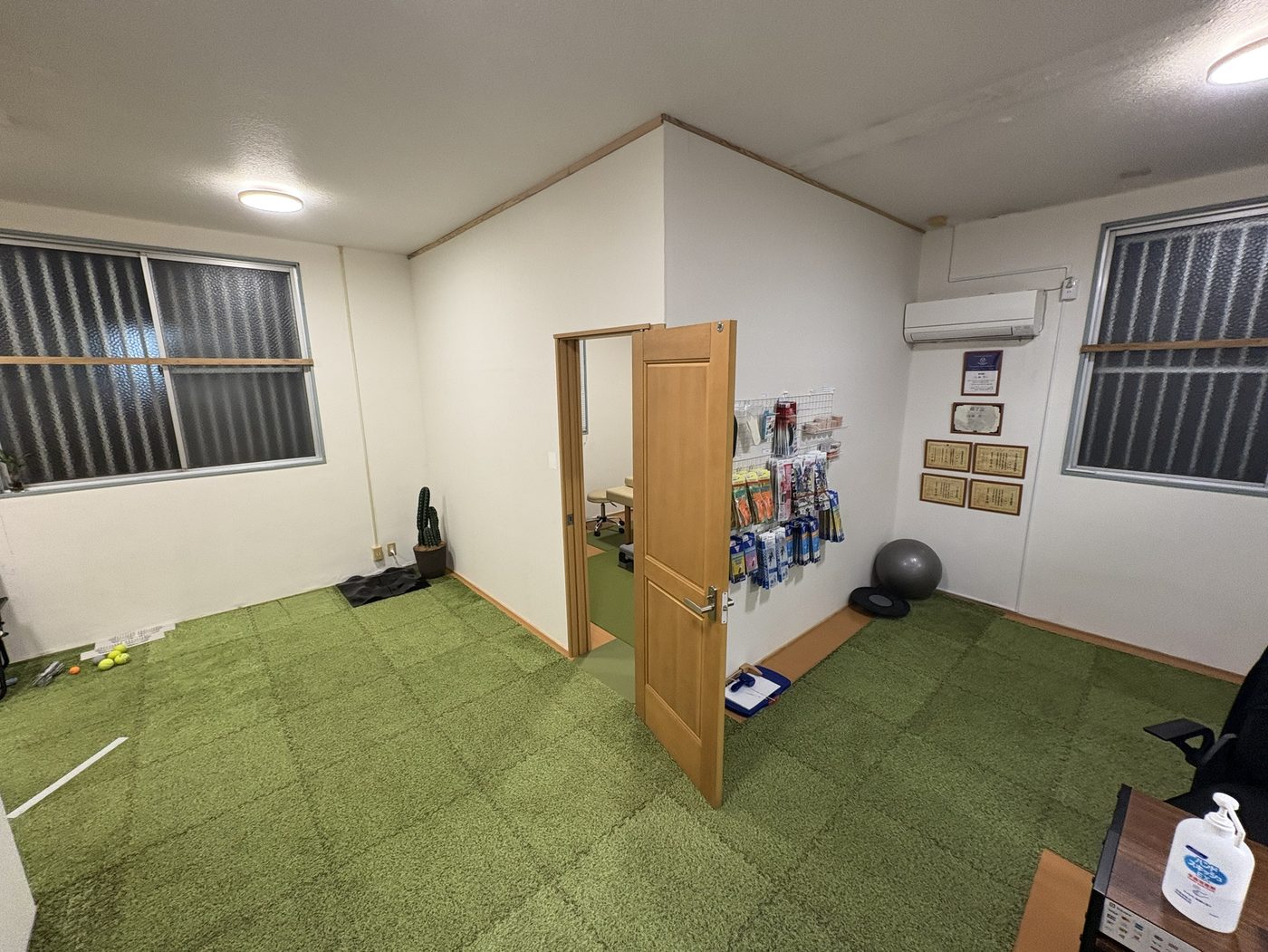 BALANCECARE接骨院 らくだ の落ち着いた施術スペース